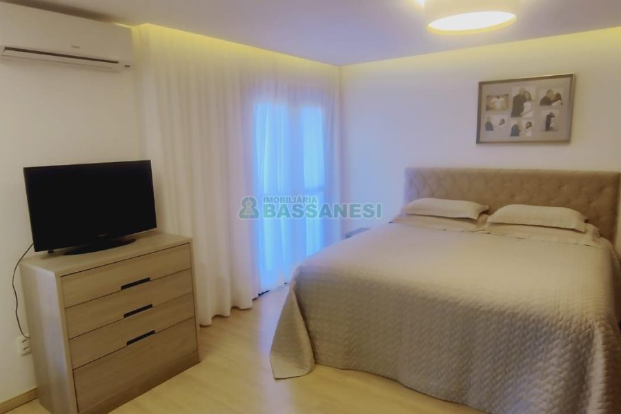 Casa com 60m², 3 dormitórios, 4 vagas, no bairro Desvio Rizzo em Caxias do Sul para Comprar