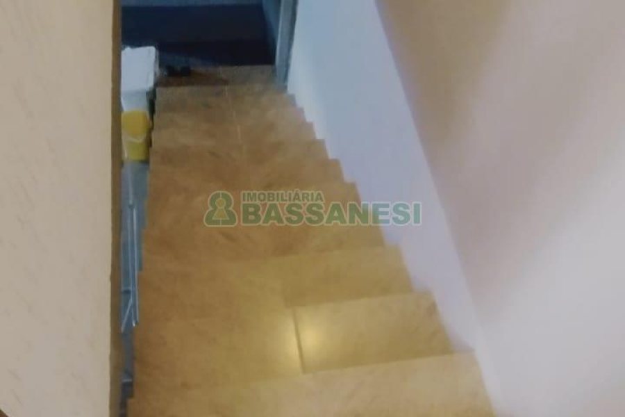 Casa com 60m², 3 dormitórios, 4 vagas, no bairro Desvio Rizzo em Caxias do Sul para Comprar