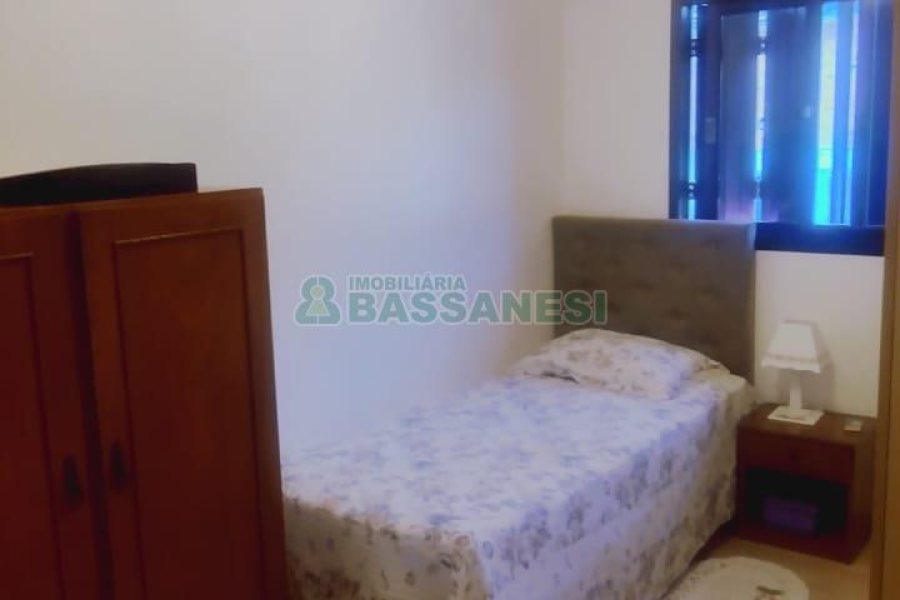 Casa com 60m², 3 dormitórios, 4 vagas, no bairro Desvio Rizzo em Caxias do Sul para Comprar