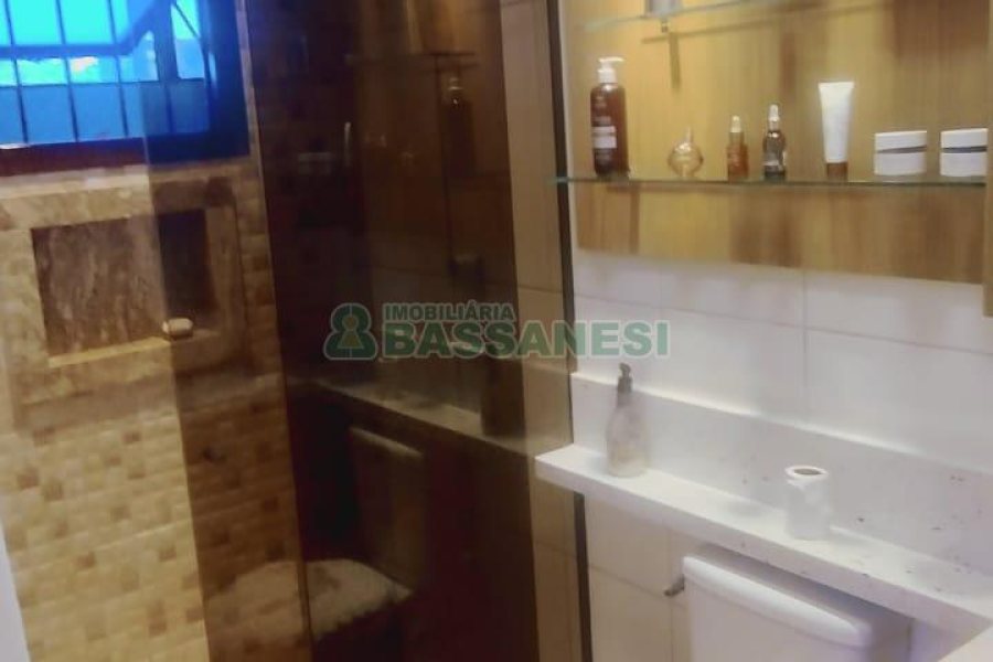 Casa com 60m², 3 dormitórios, 4 vagas, no bairro Desvio Rizzo em Caxias do Sul para Comprar