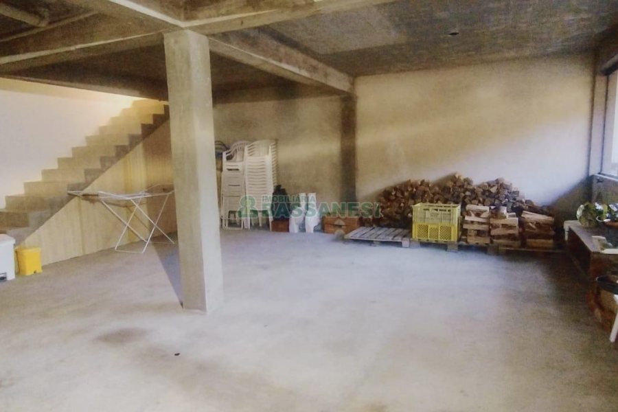 Casa com 60m², 3 dormitórios, 4 vagas, no bairro Desvio Rizzo em Caxias do Sul para Comprar