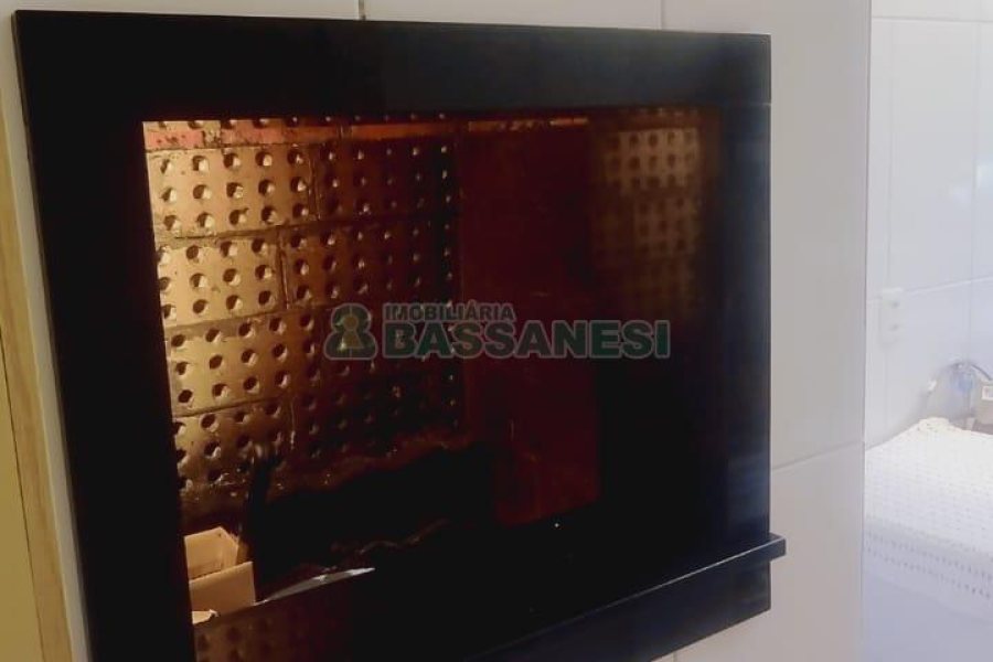 Casa com 60m², 3 dormitórios, 4 vagas, no bairro Desvio Rizzo em Caxias do Sul para Comprar