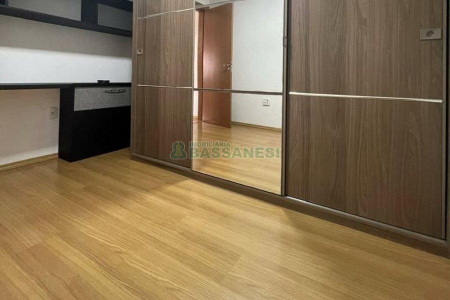 Apartamento com 61m², 2 dormitórios, 2 vagas, no bairro Santa Lúcia em Caxias do Sul para Comprar