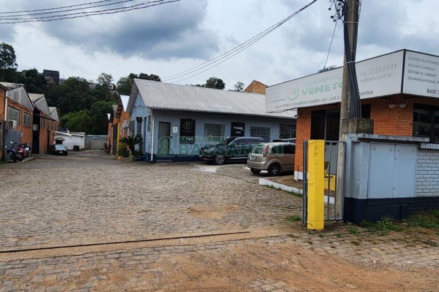 Pavilhão com 1100m², no bairro São José em Caxias do Sul para Alugar