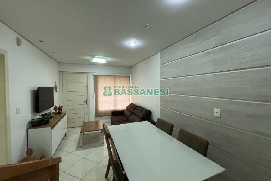 Sobrado com 135m², 3 dormitórios, 2 vagas, no bairro Vinhedos em Caxias do Sul para Comprar