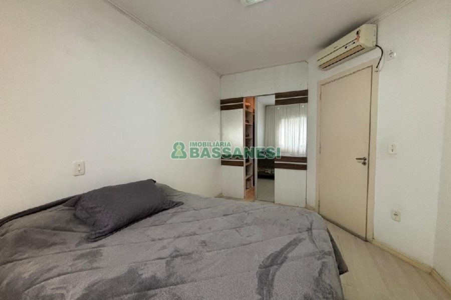 Sobrado com 135m², 3 dormitórios, 2 vagas, no bairro Vinhedos em Caxias do Sul para Comprar