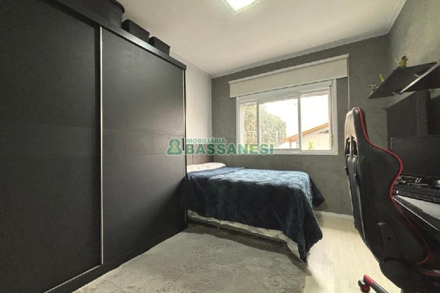 Sobrado com 135m², 3 dormitórios, 2 vagas, no bairro Vinhedos em Caxias do Sul para Comprar