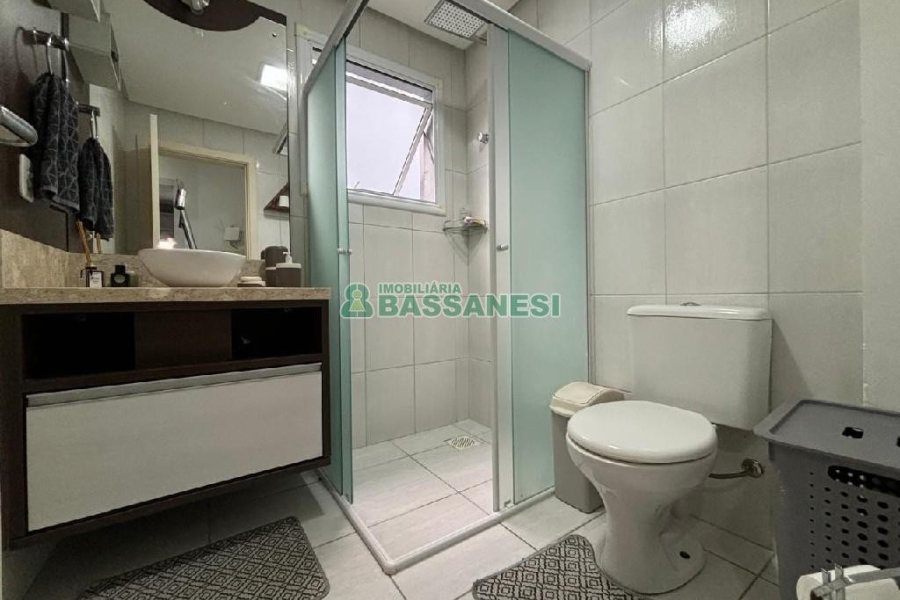 Sobrado com 135m², 3 dormitórios, 2 vagas, no bairro Vinhedos em Caxias do Sul para Comprar