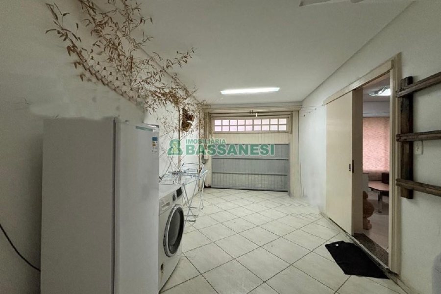 Sobrado com 135m², 3 dormitórios, 2 vagas, no bairro Vinhedos em Caxias do Sul para Comprar