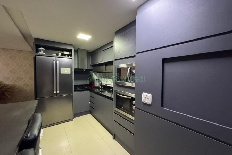Apartamento com 91m², 3 dormitórios, 2 vagas, no bairro Panazzolo em Caxias do Sul para Comprar