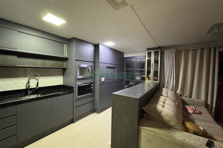 Apartamento com 91m², 3 dormitórios, 2 vagas, no bairro Panazzolo em Caxias do Sul para Comprar