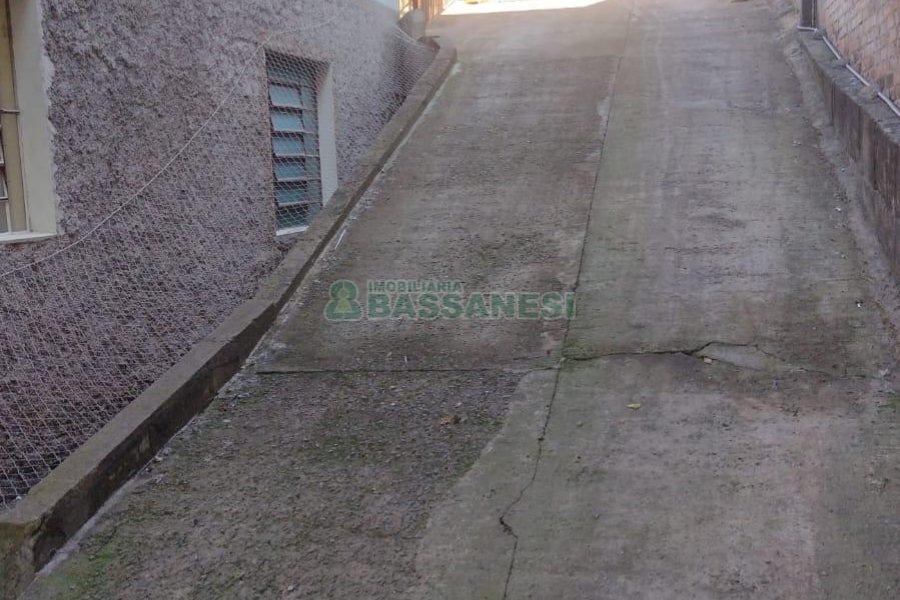 Casa com 323m², 5 dormitórios, 3 vagas, no bairro Marechal Floriano em Caxias do Sul para Comprar