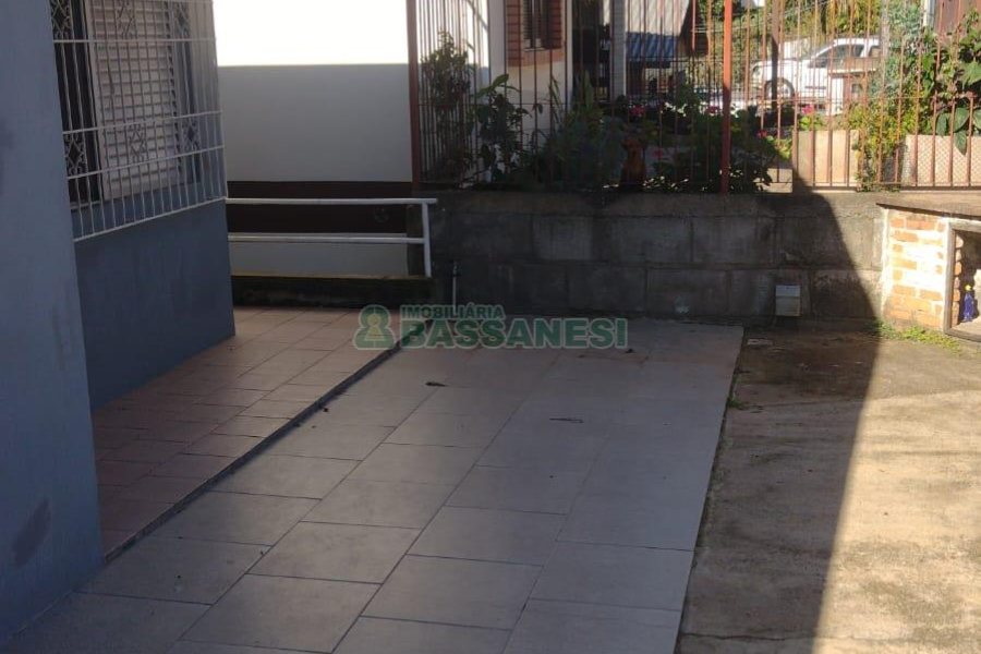 Casa com 323m², 5 dormitórios, 3 vagas, no bairro Marechal Floriano em Caxias do Sul para Comprar