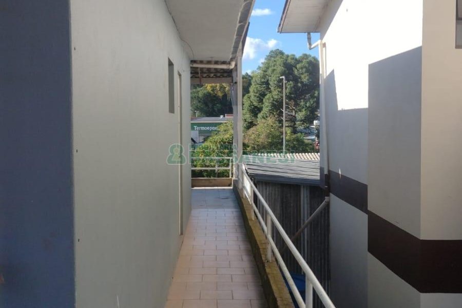 Casa com 323m², 5 dormitórios, 3 vagas, no bairro Marechal Floriano em Caxias do Sul para Comprar