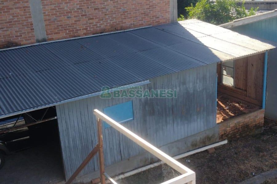 Casa com 323m², 5 dormitórios, 3 vagas, no bairro Marechal Floriano em Caxias do Sul para Comprar