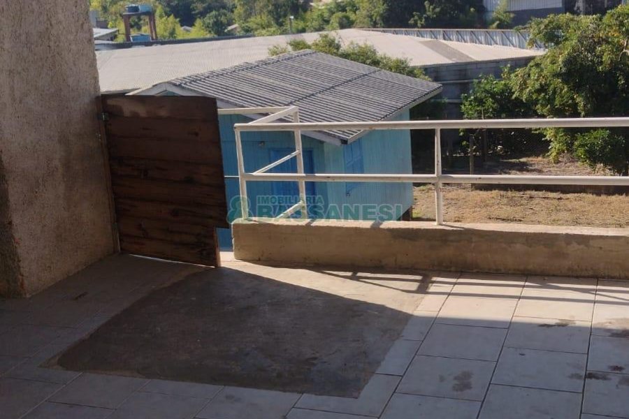 Casa com 323m², 5 dormitórios, 3 vagas, no bairro Marechal Floriano em Caxias do Sul para Comprar