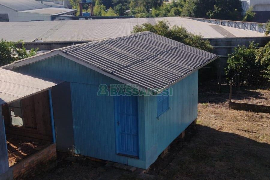 Casa com 323m², 5 dormitórios, 3 vagas, no bairro Marechal Floriano em Caxias do Sul para Comprar