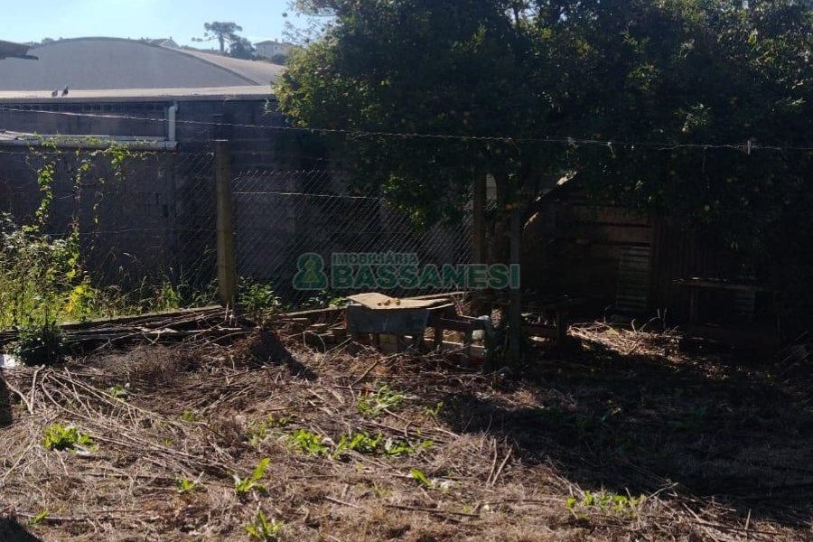Casa com 323m², 5 dormitórios, 3 vagas, no bairro Marechal Floriano em Caxias do Sul para Comprar