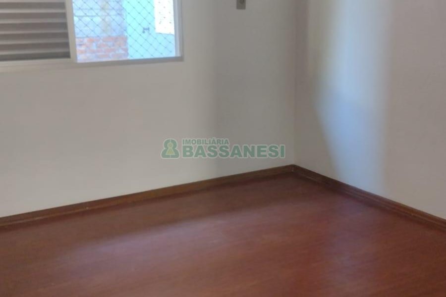 Casa com 323m², 5 dormitórios, 3 vagas, no bairro Marechal Floriano em Caxias do Sul para Comprar