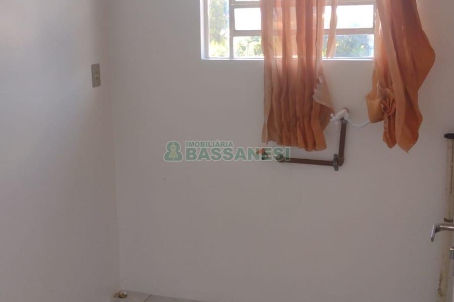 Casa com 323m², 5 dormitórios, 3 vagas, no bairro Marechal Floriano em Caxias do Sul para Comprar