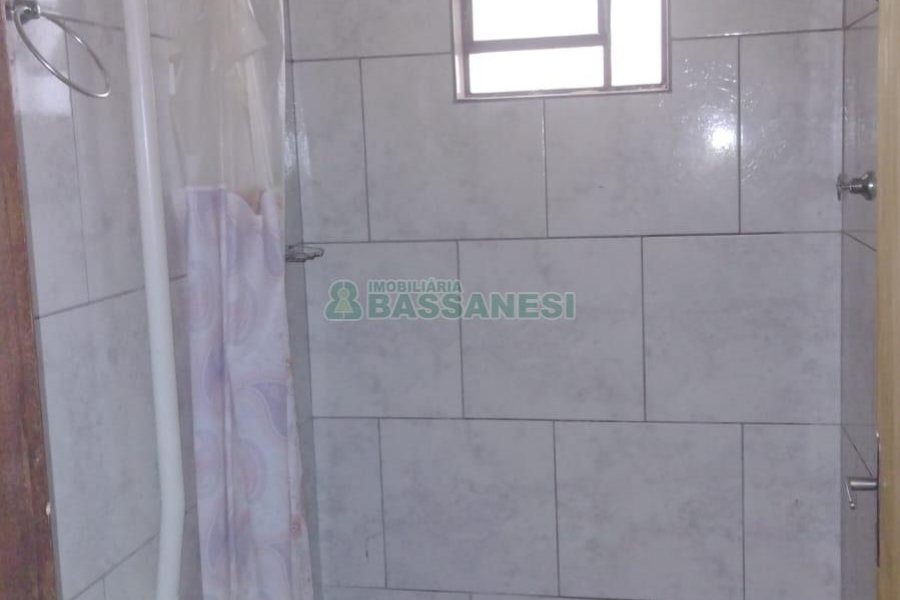 Casa com 323m², 5 dormitórios, 3 vagas, no bairro Marechal Floriano em Caxias do Sul para Comprar