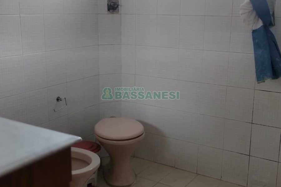 Casa com 323m², 5 dormitórios, 3 vagas, no bairro Marechal Floriano em Caxias do Sul para Comprar