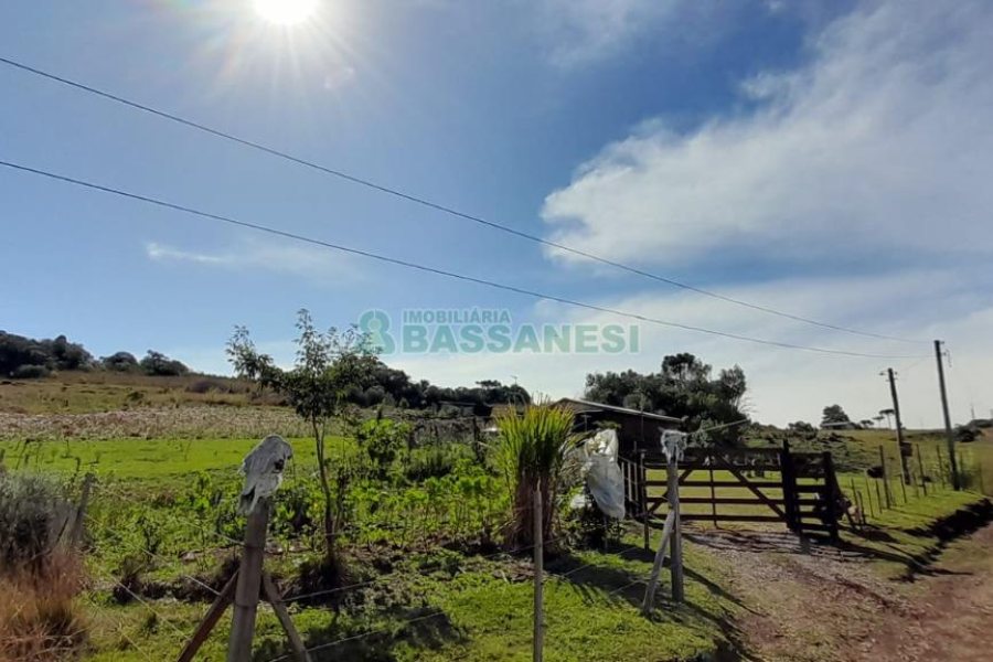 Terreno com 100m², no bairro Criúva em Caxias do Sul para Comprar
