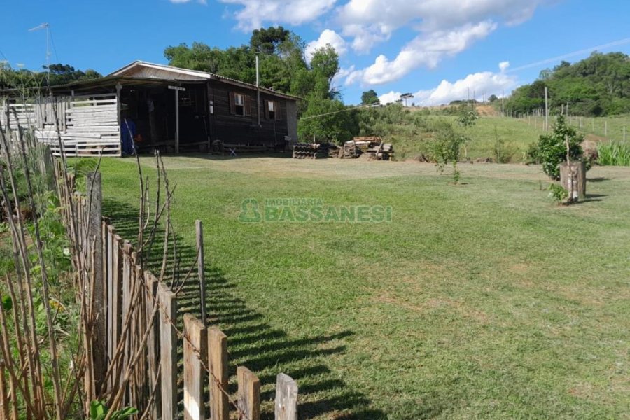 Terreno com 100m², no bairro Criúva em Caxias do Sul para Comprar