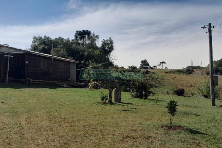 Terreno com 100m², no bairro Criúva em Caxias do Sul para Comprar