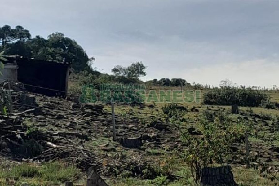 Terreno com 100m², no bairro Criúva em Caxias do Sul para Comprar