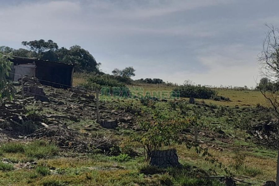 Terreno com 100m², no bairro Criúva em Caxias do Sul para Comprar