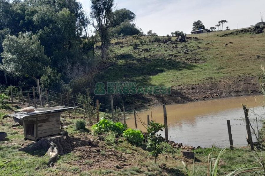Terreno com 100m², no bairro Criúva em Caxias do Sul para Comprar