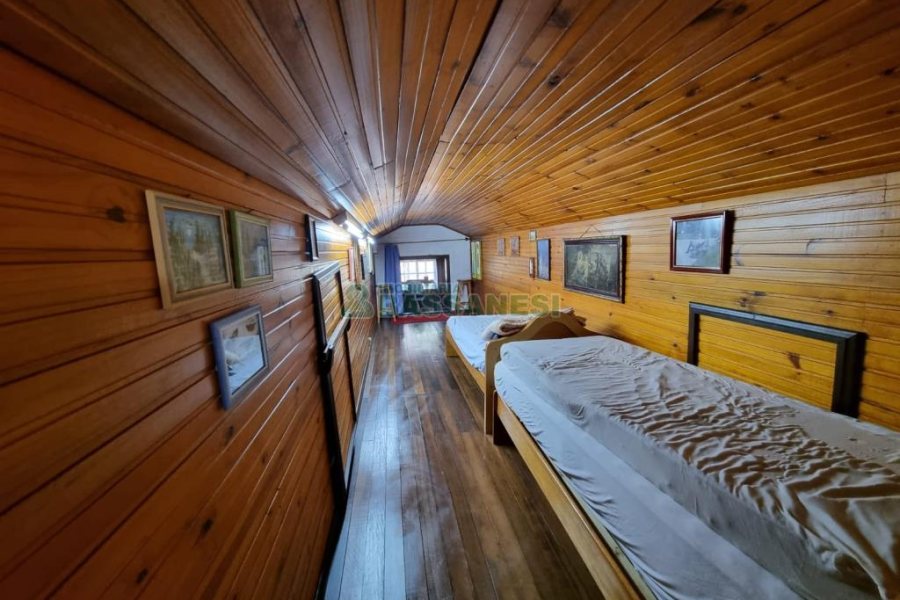 Chácara com 600m², 5 dormitórios, 2 vagas, no bairro Galópolis em Caxias do Sul para Comprar