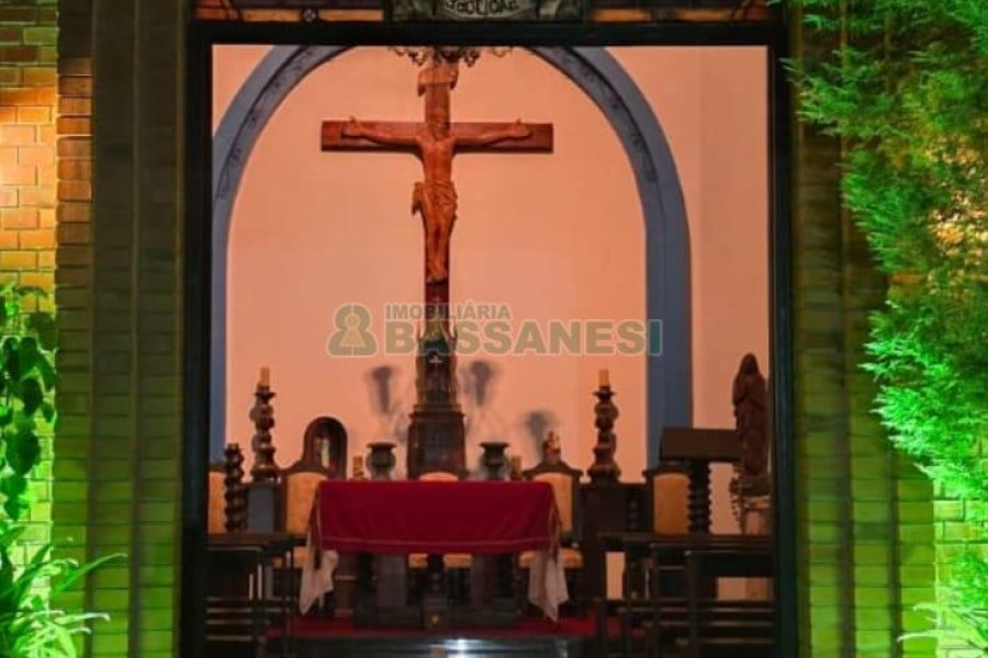 Chácara com 600m², 5 dormitórios, 2 vagas, no bairro Galópolis em Caxias do Sul para Comprar