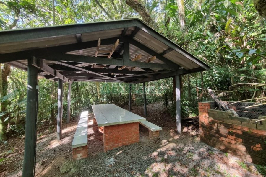 Chácara com 600m², 5 dormitórios, 2 vagas, no bairro Galópolis em Caxias do Sul para Comprar