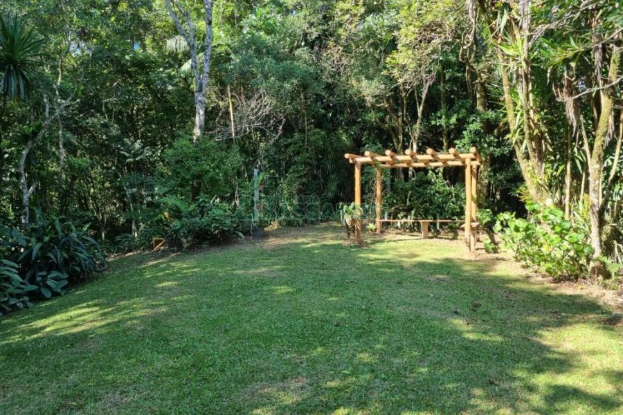 Chácara com 600m², 5 dormitórios, 2 vagas, no bairro Galópolis em Caxias do Sul para Comprar