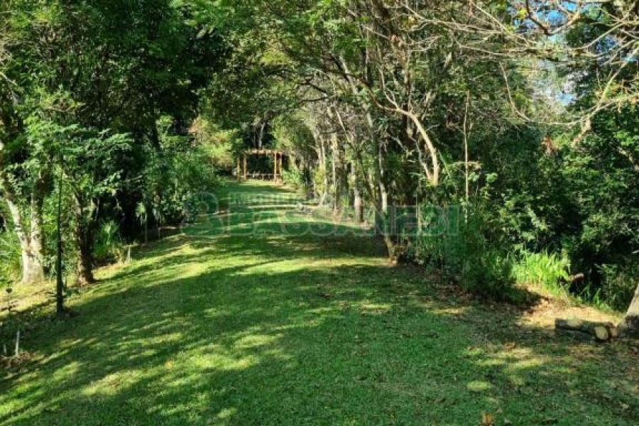 Chácara com 600m², 5 dormitórios, 2 vagas, no bairro Galópolis em Caxias do Sul para Comprar