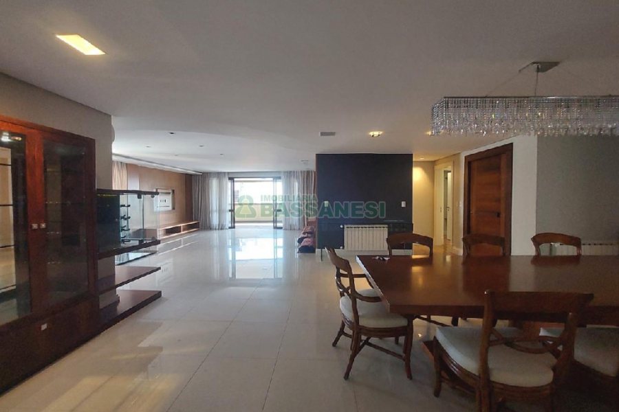 Apto Mobiliado com 340m², 3 dormitórios, 5 vagas, no bairro Exposição em Caxias do Sul para Alugar ou Comprar