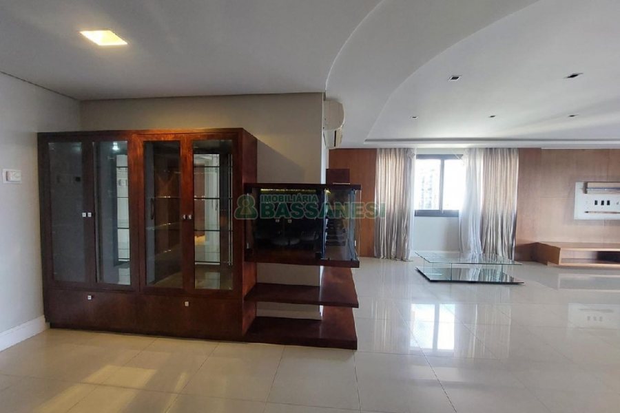 Apto Mobiliado com 340m², 3 dormitórios, 5 vagas, no bairro Exposição em Caxias do Sul para Alugar ou Comprar