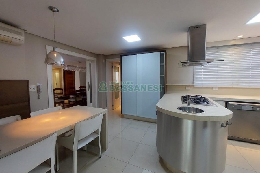 Apto Mobiliado com 340m², 3 dormitórios, 5 vagas, no bairro Exposição em Caxias do Sul para Alugar ou Comprar