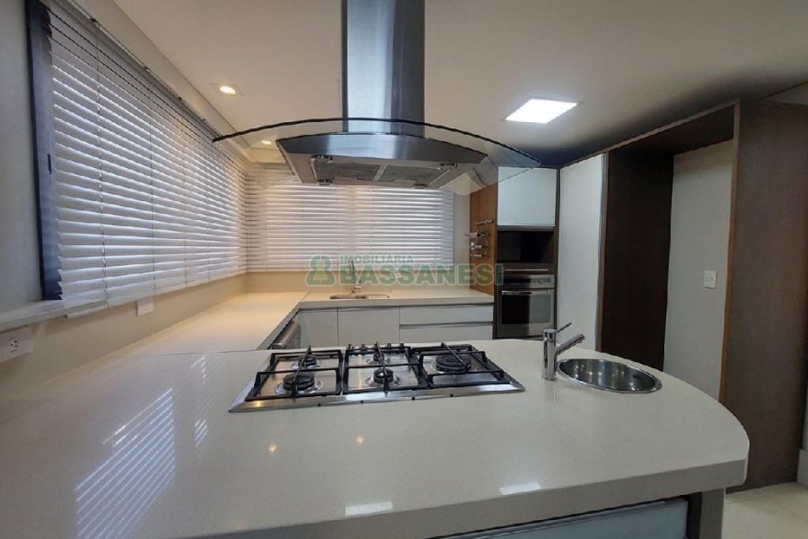 Apto Mobiliado com 340m², 3 dormitórios, 5 vagas, no bairro Exposição em Caxias do Sul para Alugar ou Comprar