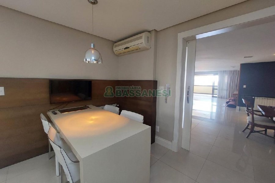 Apto Mobiliado com 340m², 3 dormitórios, 5 vagas, no bairro Exposição em Caxias do Sul para Alugar ou Comprar