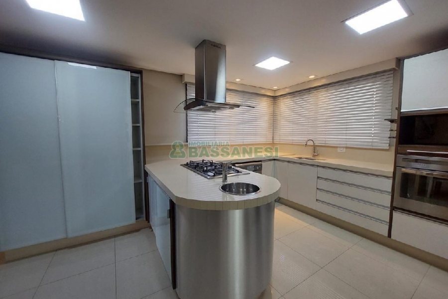 Apto Mobiliado com 340m², 3 dormitórios, 5 vagas, no bairro Exposição em Caxias do Sul para Alugar ou Comprar