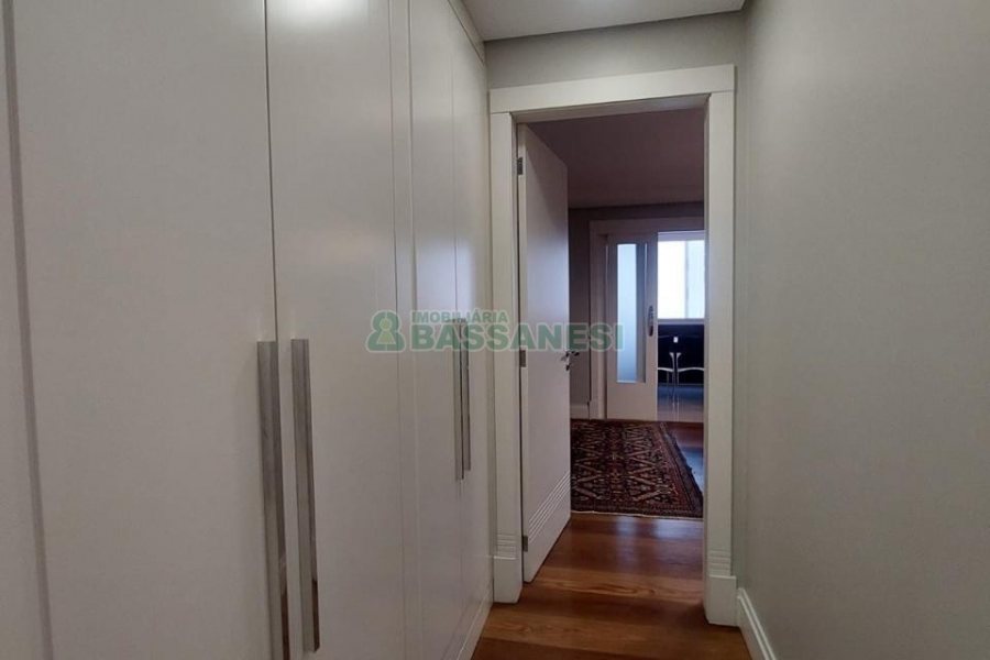 Apto Mobiliado com 340m², 3 dormitórios, 5 vagas, no bairro Exposição em Caxias do Sul para Alugar ou Comprar