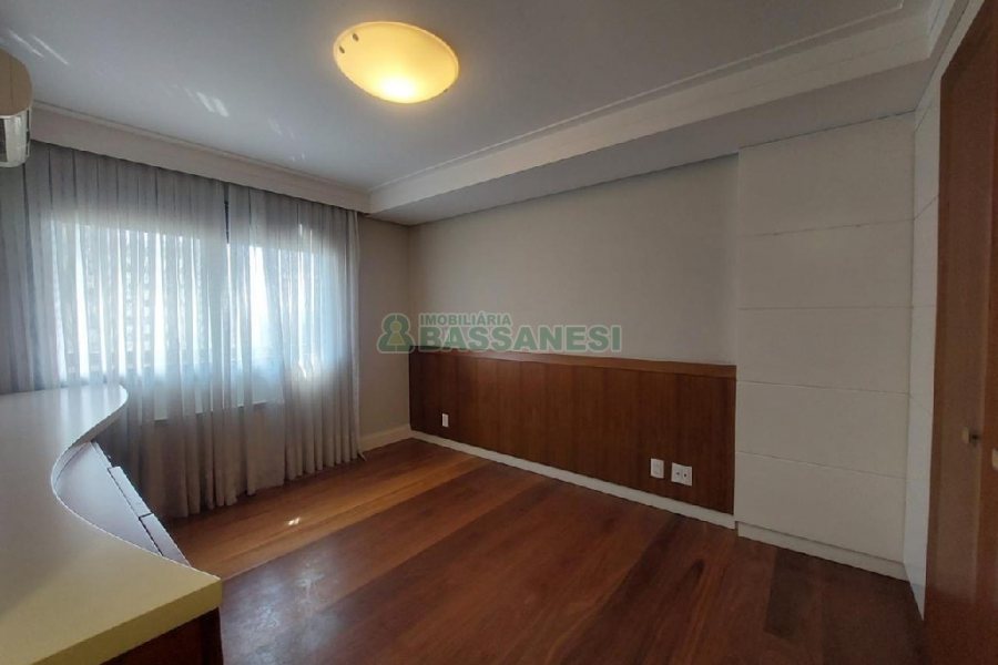 Apto Mobiliado com 340m², 3 dormitórios, 5 vagas, no bairro Exposição em Caxias do Sul para Alugar ou Comprar