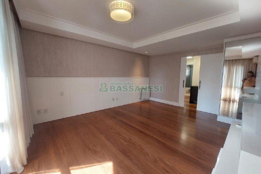 Apto Mobiliado com 340m², 3 dormitórios, 5 vagas, no bairro Exposição em Caxias do Sul para Alugar ou Comprar