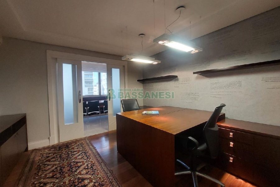 Apto Mobiliado com 340m², 3 dormitórios, 5 vagas, no bairro Exposição em Caxias do Sul para Alugar ou Comprar