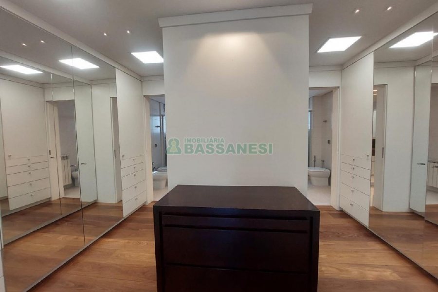 Apto Mobiliado com 340m², 3 dormitórios, 5 vagas, no bairro Exposição em Caxias do Sul para Alugar ou Comprar