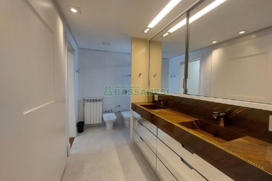 Apto Mobiliado com 340m², 3 dormitórios, 5 vagas, no bairro Exposição em Caxias do Sul para Alugar ou Comprar