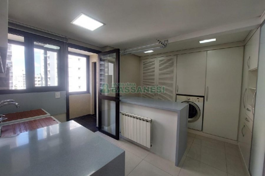 Apto Mobiliado com 340m², 3 dormitórios, 5 vagas, no bairro Exposição em Caxias do Sul para Alugar ou Comprar